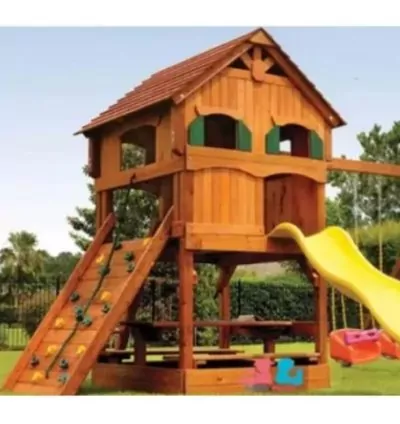 Projeto Casinha de Madeira Suspensa com Playground