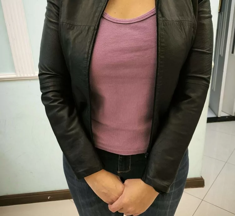 Jaqueta Feminina Usada de Couro Legítimo Preta – Tamanho 40 | Julian Marcuir