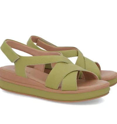 Sandália Feminina Salto Plataforma em Couro Verde com Tiras Trançadas – Conforto e Estilo Casual