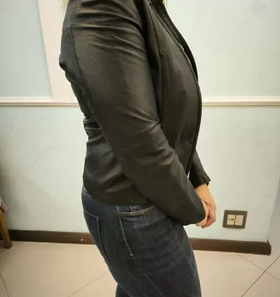 Jaqueta Feminina Usada de Couro Legítimo Preta – Tamanho 40 | Julian Marcuir