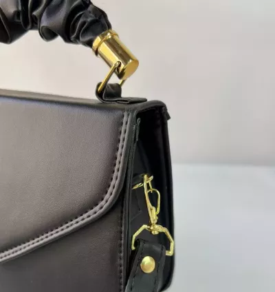 Bolsa Feminina Transversal Pequena de Ombro e Alça de Mão – Elegância e Praticidade no Seu Dia a Dia