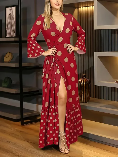 Vestido Maxi de Bolinhas com Fenda e Mangas Flare